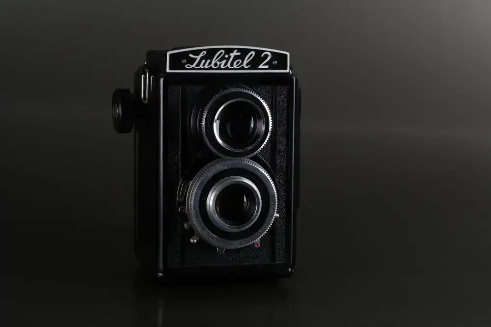 Medium format twin lens reflex camera